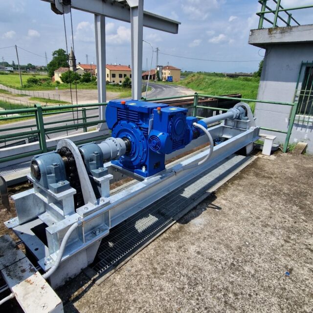 The latest completed project. This lifting plant lifts a flood gate of 18 tons, we have carried out this project from design, to metal fabrication to installation.

Giulio, 29 ITA
MUST! follow if you are a mechanicanical or welding enthusiast 🛠🪝
🔸️Industrial Mechanic
🔸️Welder EU 

#tigwelding #migwelding #stickwelding #welder #weldporn #construction #constructionworker #workhard #engineering #metalfabrication